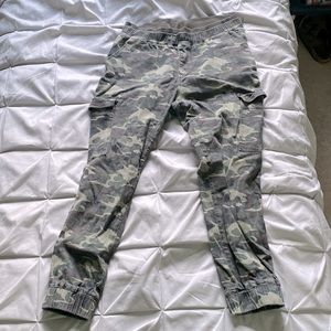 Almost Famous Camo Cotton Joggers w/Cargo Pockets and Elastic Waist - Great Cond